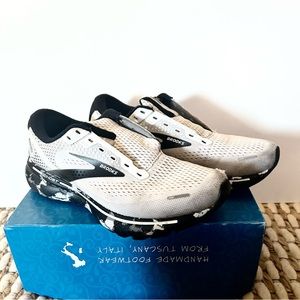 Brooks Ghost 14 Women’s Eunning Shoe size 9
